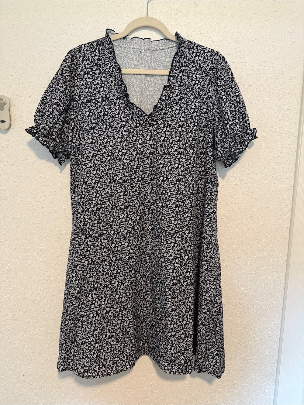 Women’s Navy Floral V-Neck Dress